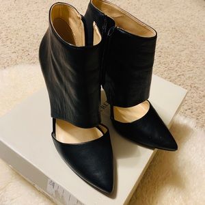 Worn only 1 day.good condition,like new with box.